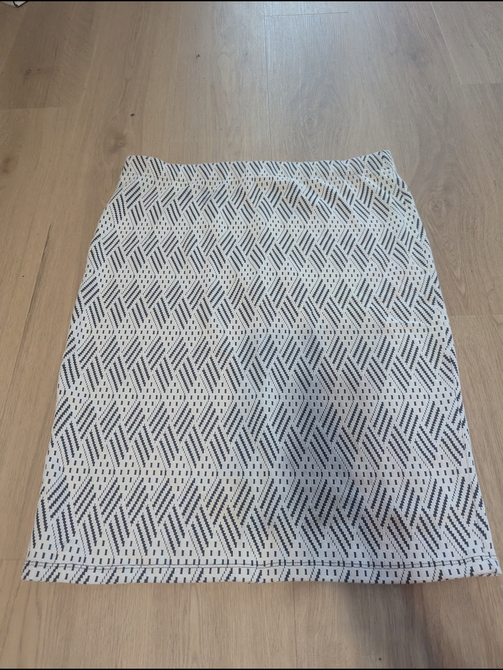 Forever 21 Black and White Geometric Pencil Skirt